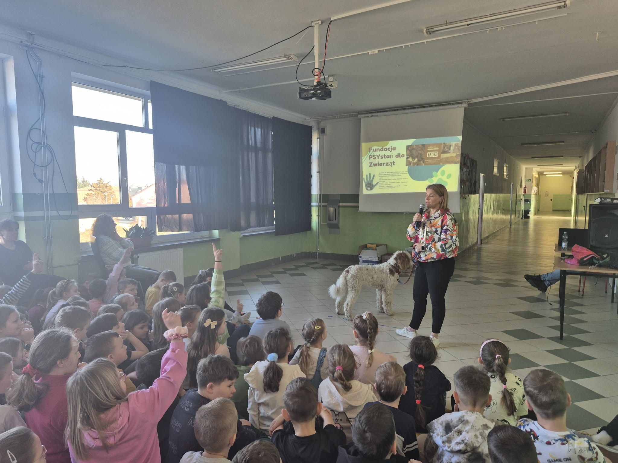 Spotkanie uczniów klas 1–3 z wolontariuszką Fundacji „PSYstań”