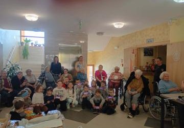 Wizyta wolontariuszy „Małe Serduszka” w Domu Pomocy Społecznej w Wapiennem